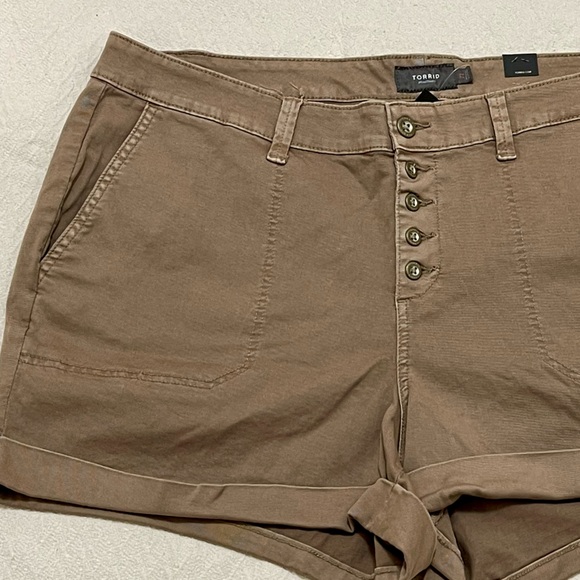 Torrid khaki button front short size 22 - Picture 8 of 13